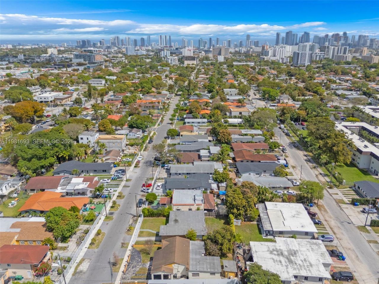 2166 NW 18th St , Miami, FL 33125 Photo