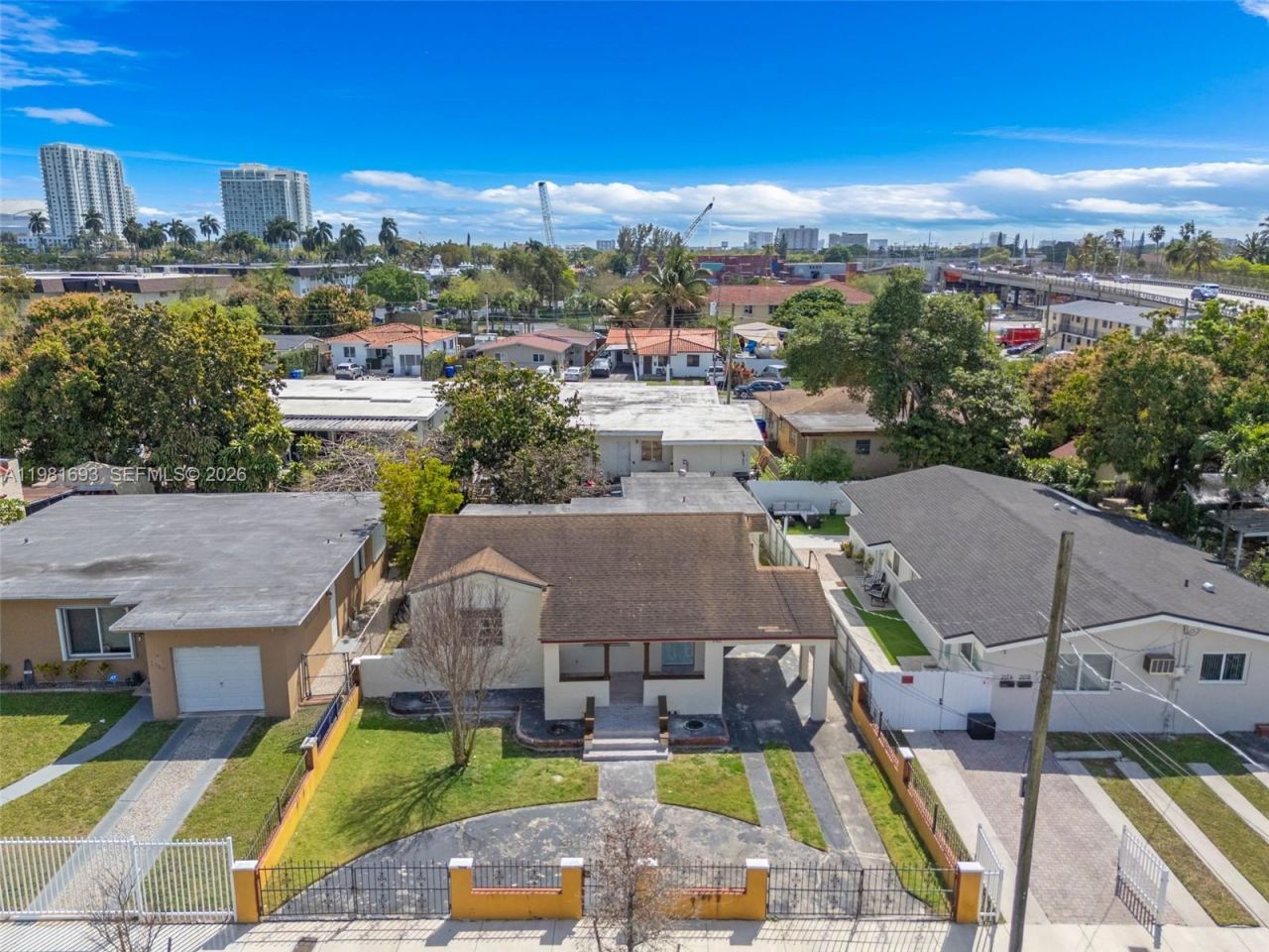 2166 NW 18th St , Miami, FL 33125 Photo