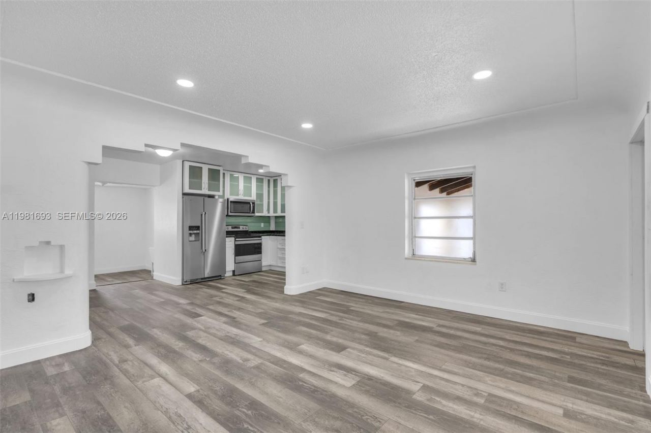 2166 NW 18th St , Miami, FL 33125 Photo