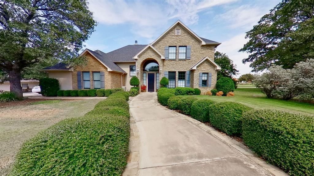 402 Half Moon Way, Runaway Bay, TX 76426 Main Photo