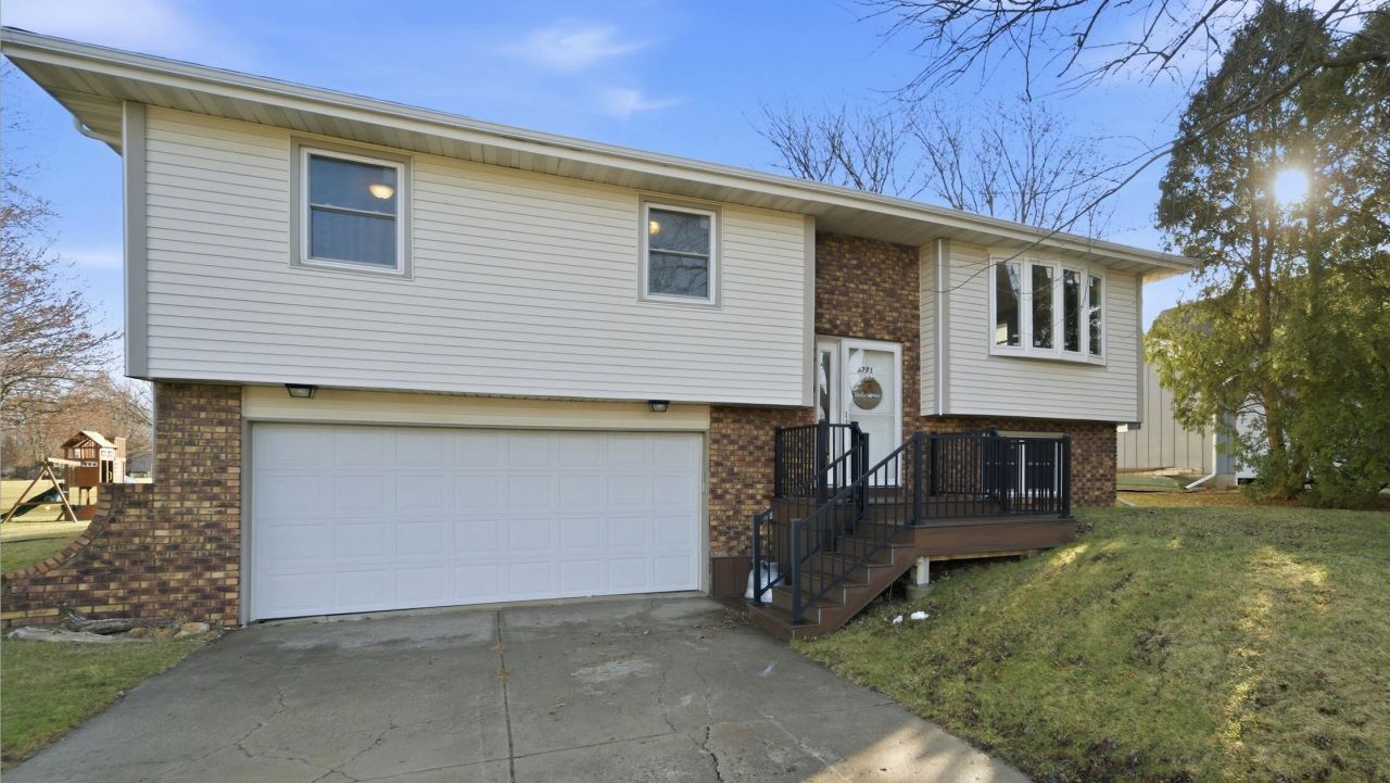3771 Kingsway Drive, Crown Point, IN 46307 Main Photo