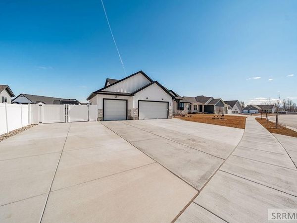576 Hollow Drive, AMMON, ID 83401
