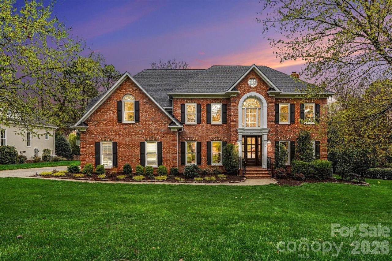 8710 Oakthorpe Drive, Charlotte, NC 28277 Main Photo