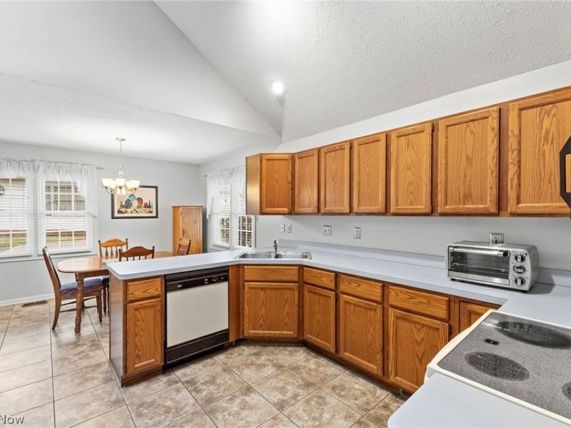 1660 Chapman Way, Broadview Heights, OH 44147 Photo 8