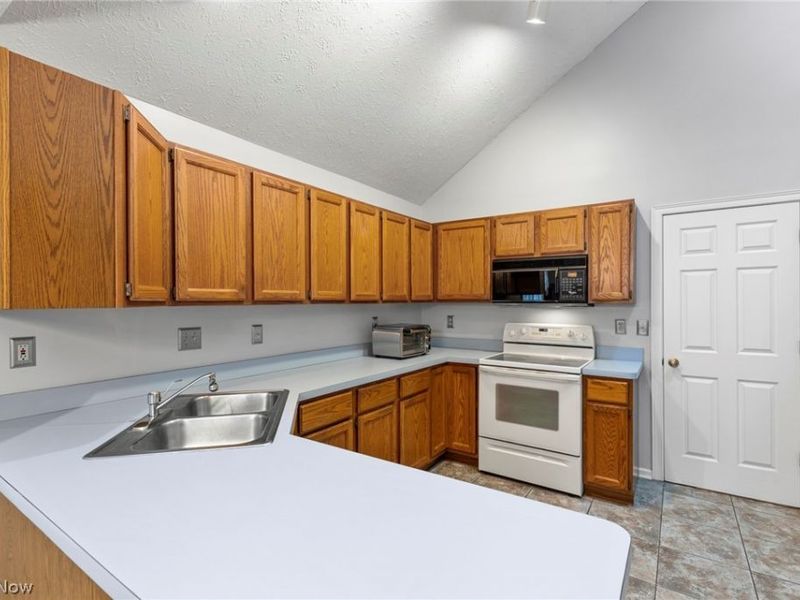 1660 Chapman Way, Broadview Heights, OH 44147 Photo 9