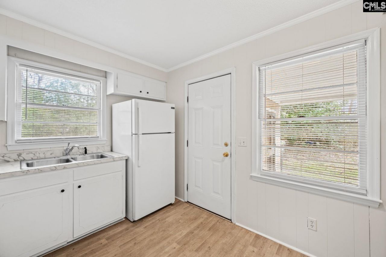 504 Harmon Street Photo 10