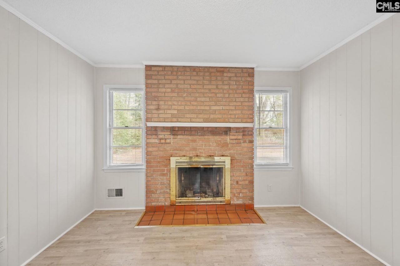 504 Harmon Street Photo 6