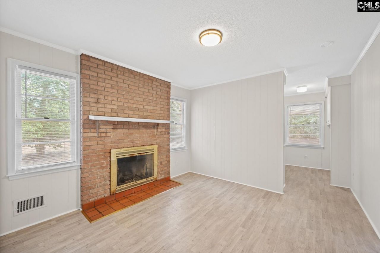 504 Harmon Street Photo 7