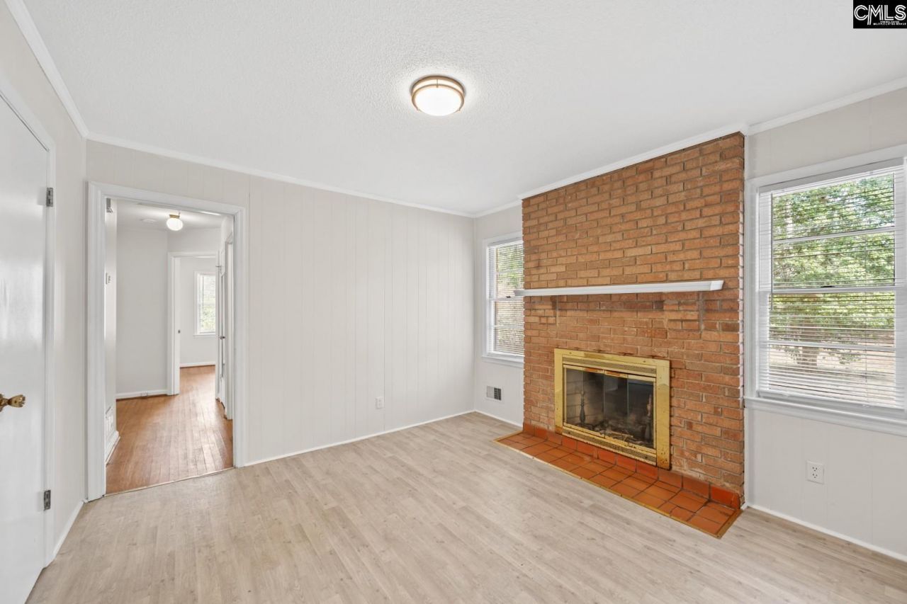 504 Harmon Street Photo 8