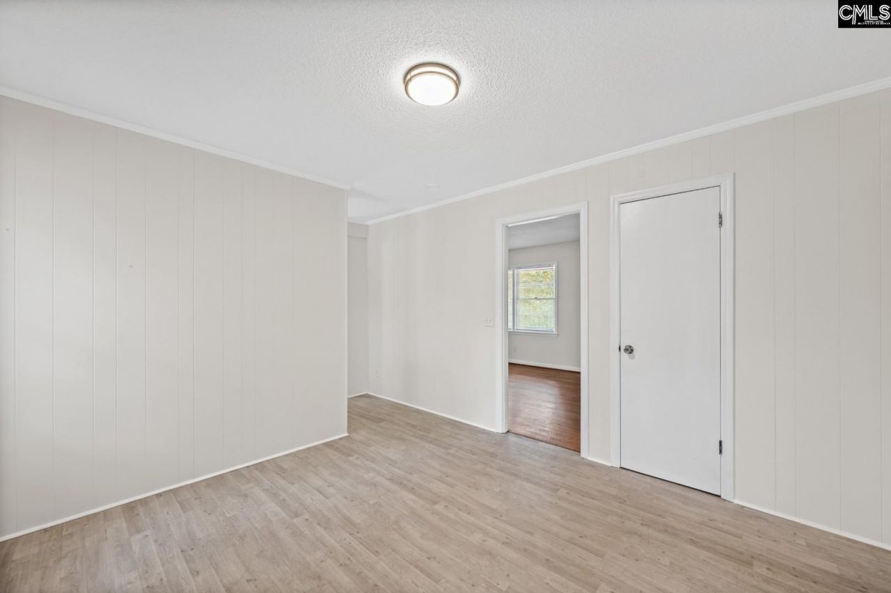 504 Harmon Street Photo 9