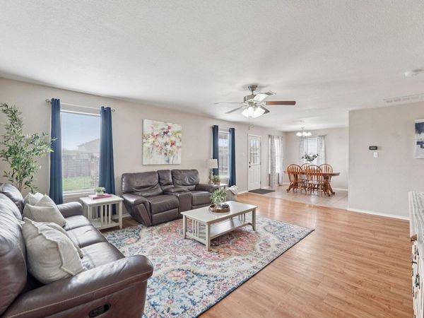 130 Killian LOOP, Hutto, TX 78634