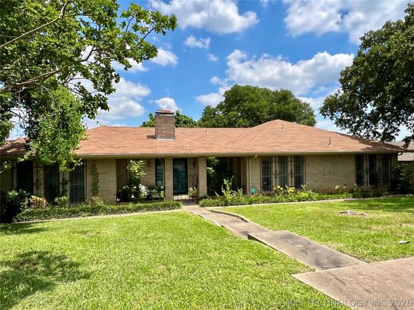 906 Briarwood Place , Durant, OK 74701