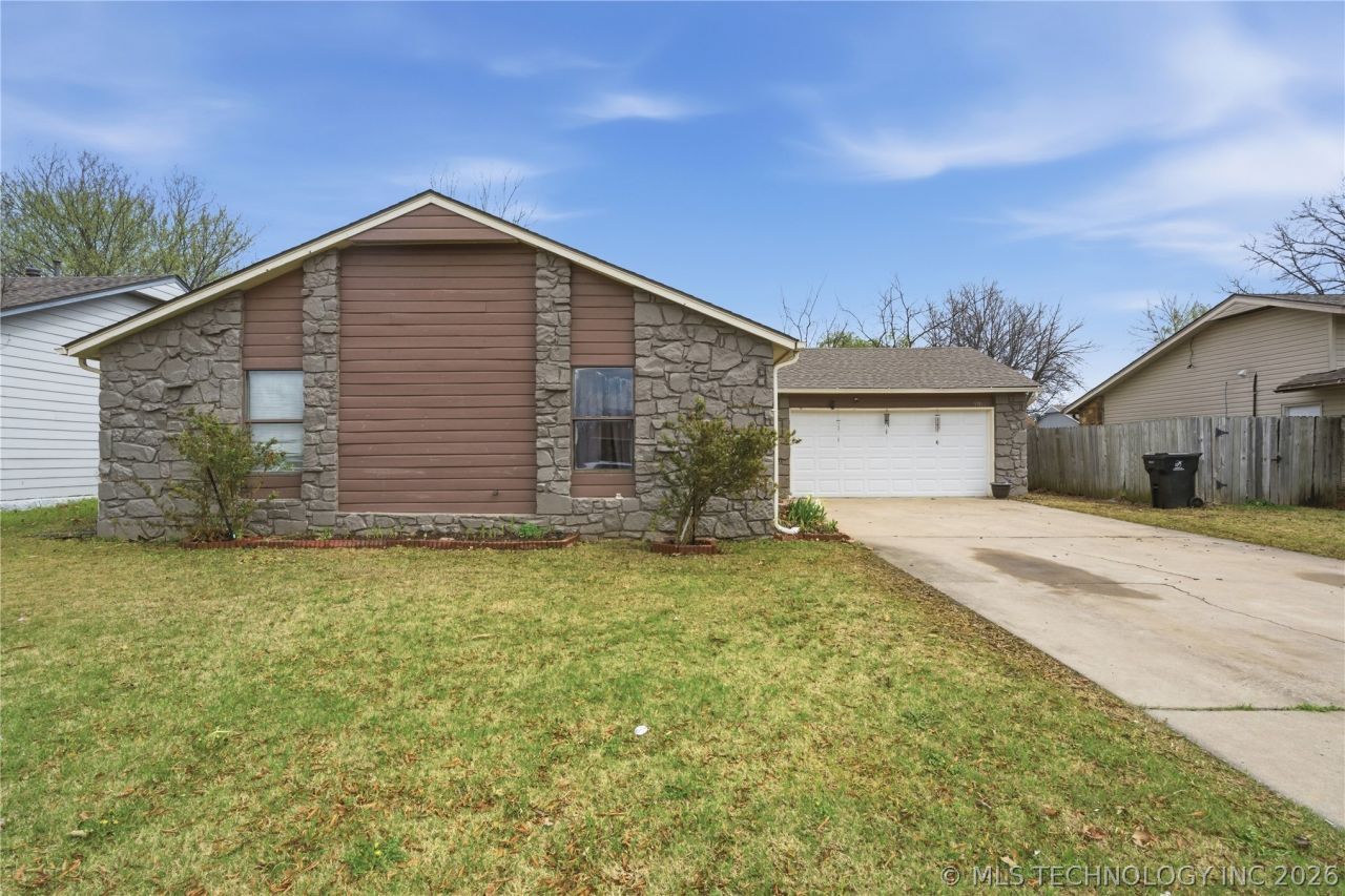 1917 N Desert Palm Avenue, Broken Arrow, OK 74012 Main Photo