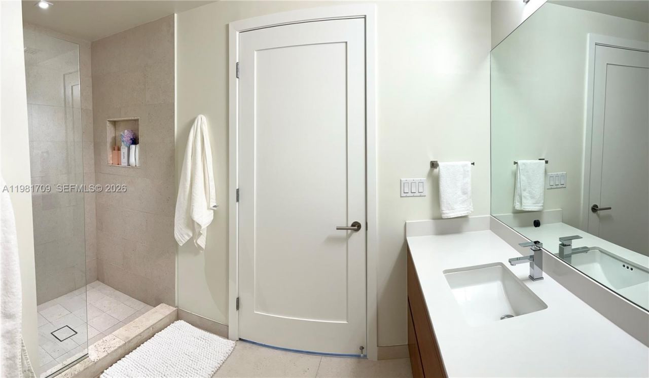 3581 E Glencoe St, Unit 601, Miami, FL 33133 Photo