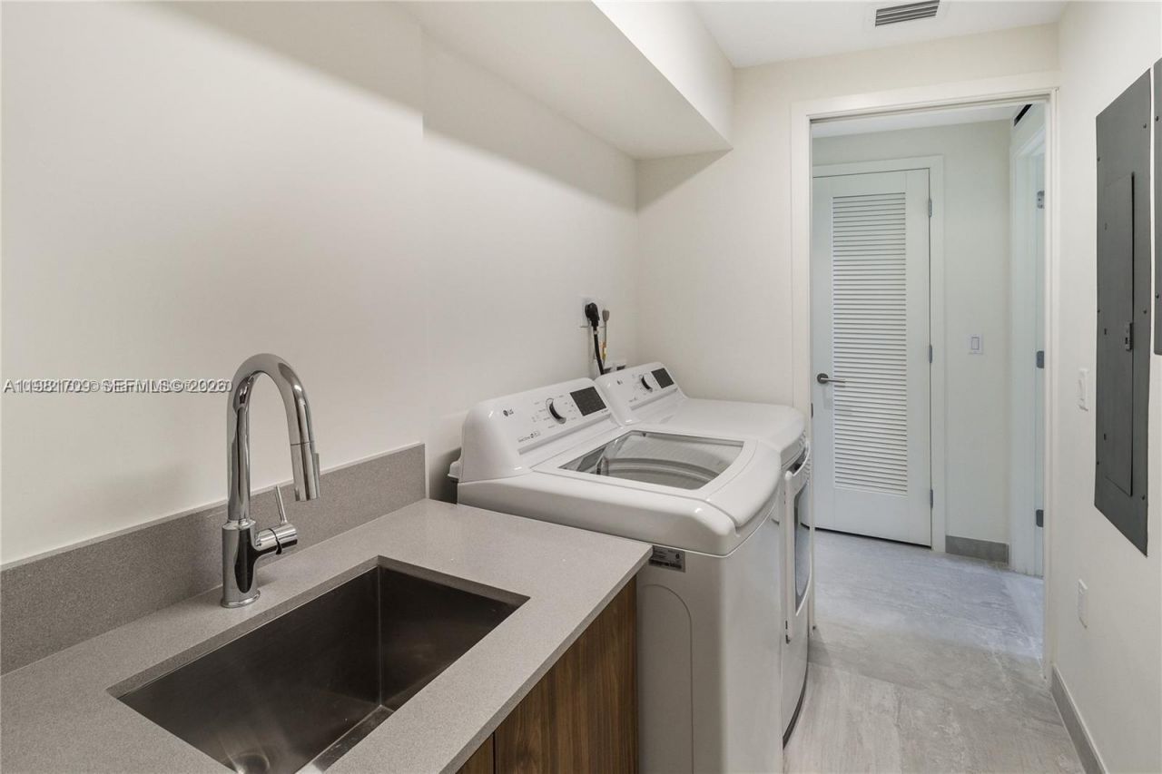 3581 E Glencoe St, Unit 601, Miami, FL 33133 Photo