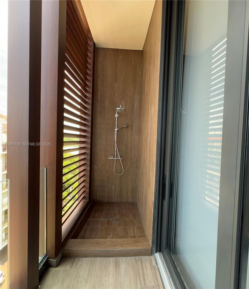 3581 E Glencoe St, Unit 601, Miami, FL 33133 Photo