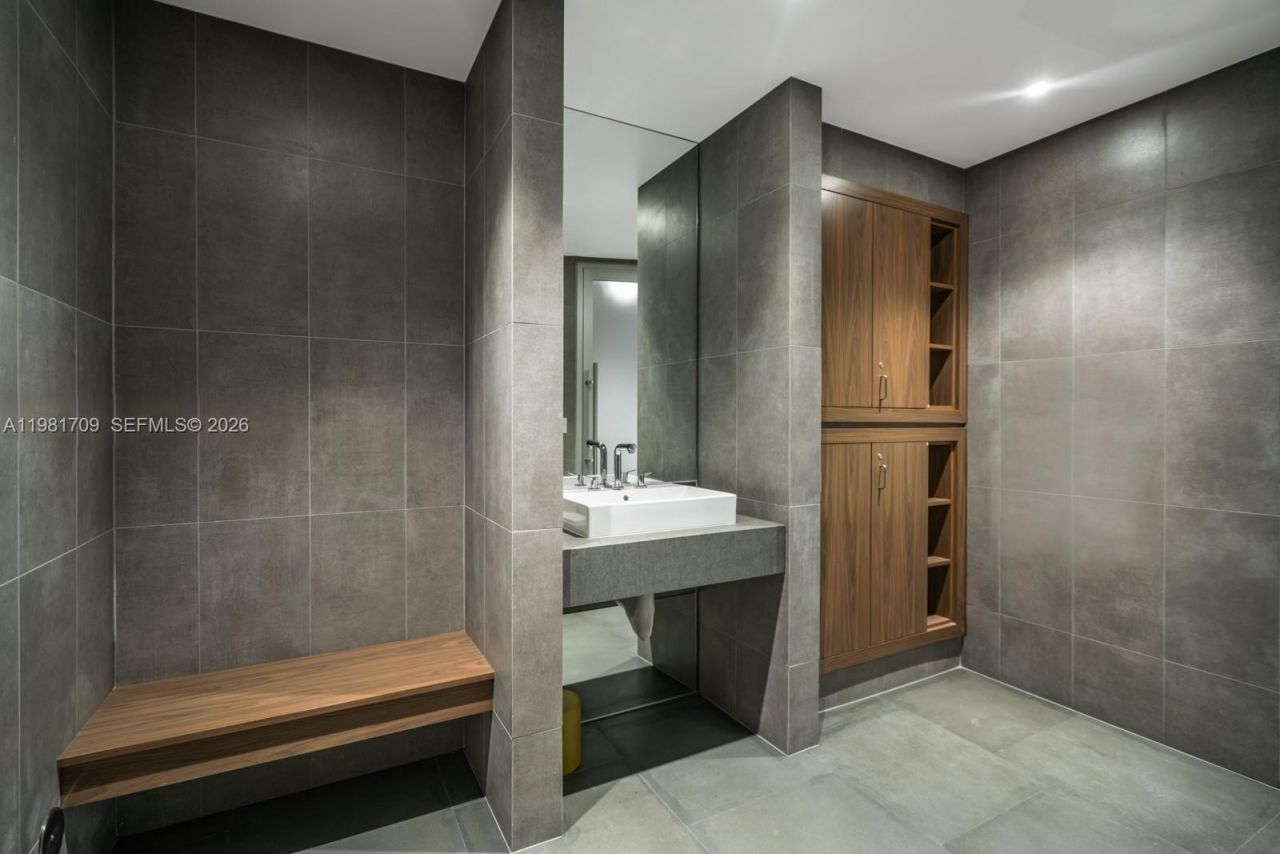 3581 E Glencoe St, Unit 601, Miami, FL 33133 Photo