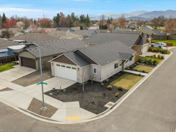 305 Moody Lane, Medford, OR 97501
