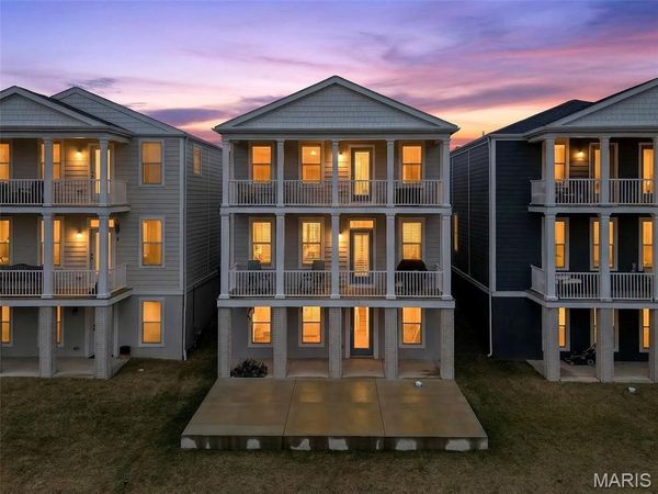 1072 Dyess Way, St Charles, MO 63301