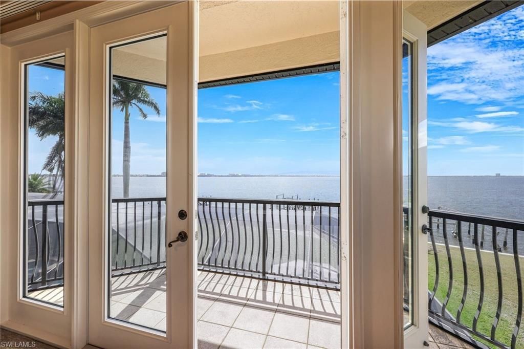 1028 Dolphin Dr , Cape Coral, FL 33904 Photo