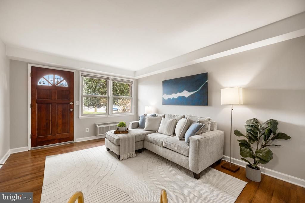 2030 N Woodrow Street, Unit 1, Arlington, VA 22207 Main Photo