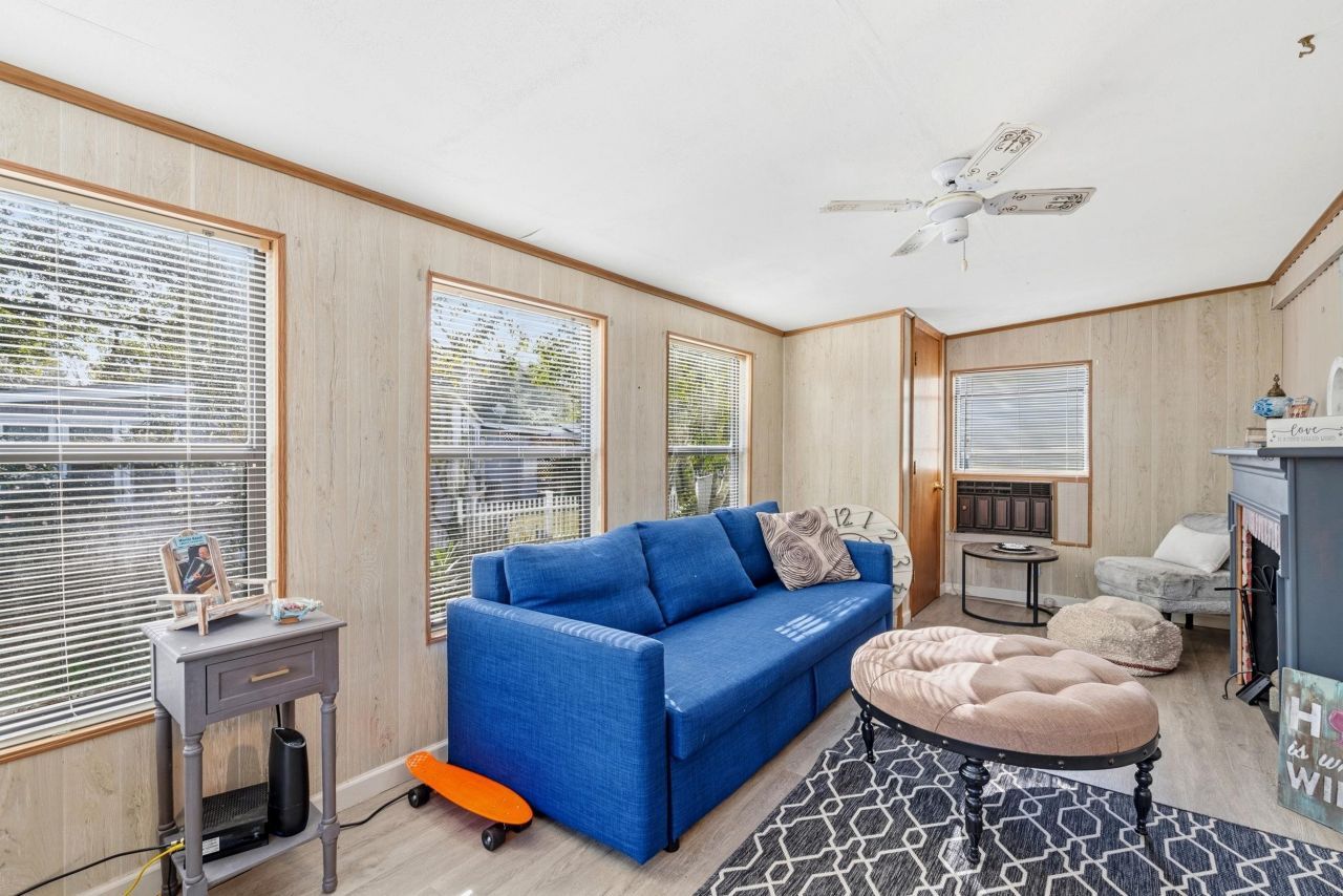 154 Crooked Island Circle Photo 10