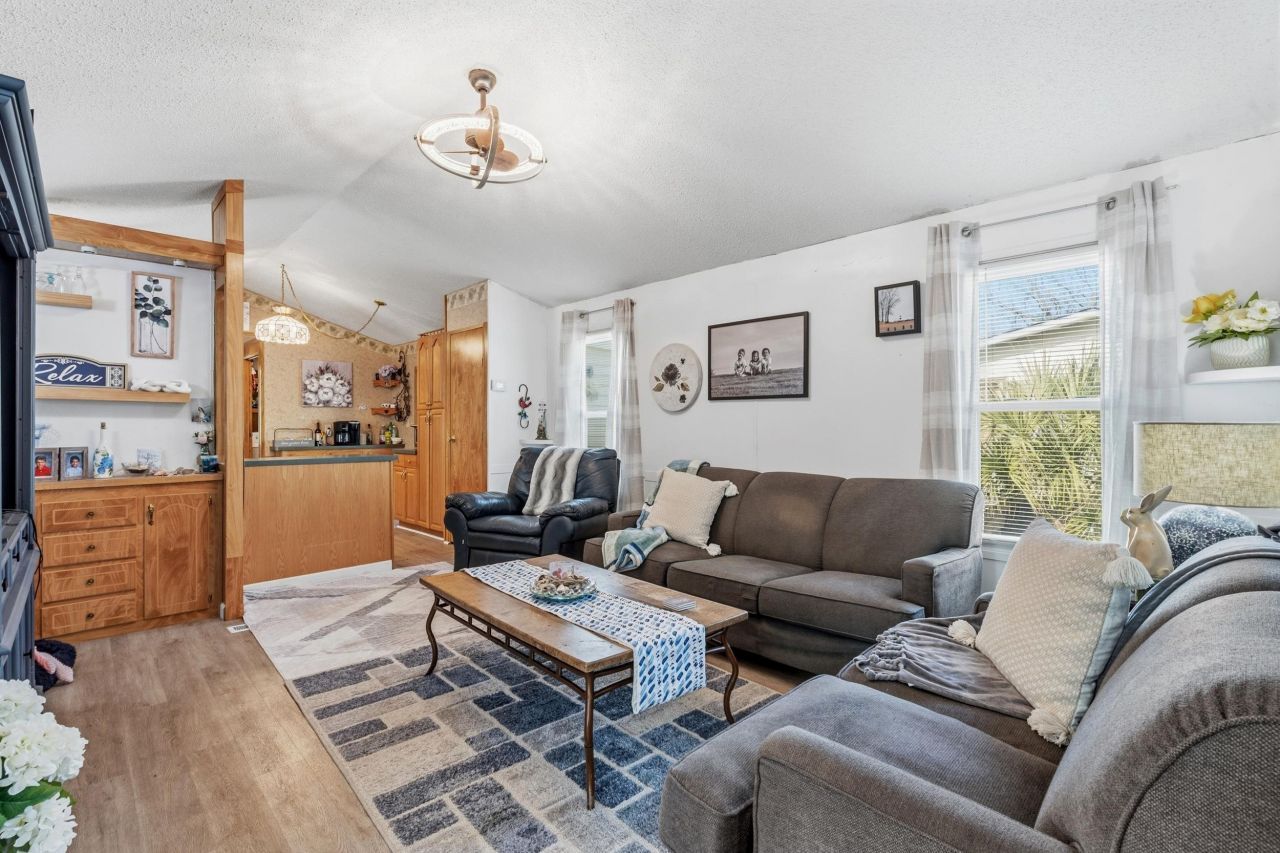 154 Crooked Island Circle Photo 15