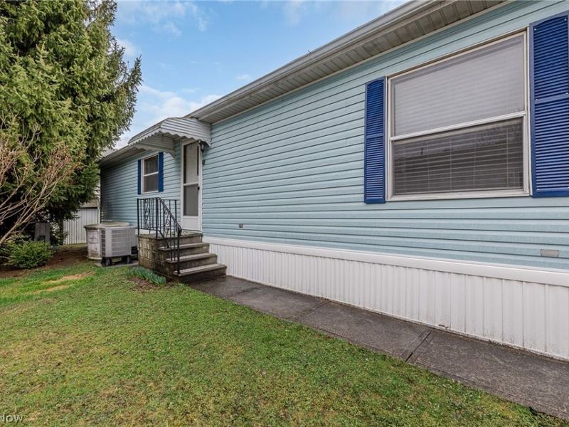 10 Corktree Drive, Olmsted Township, OH 44138 Photo 2