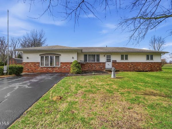 810 S Wintergarden Road, Bowling Green, OH 43402