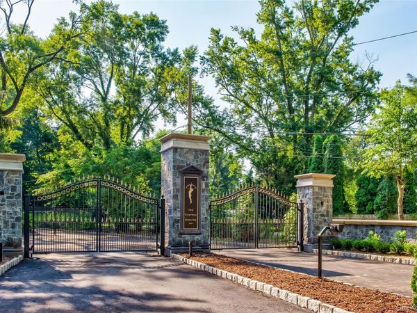 170 Hegemans Lane , Old Brookville, NY 11545