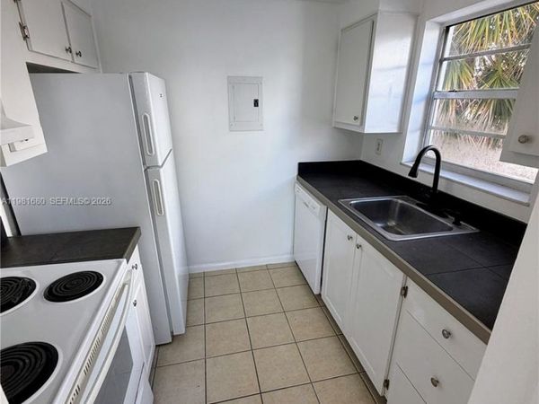 2001 Bay Dr, Unit 204, Miami Beach, FL 33141