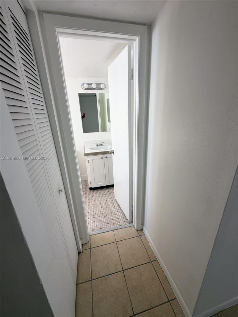2001 Bay Dr, Unit 204, Miami Beach, FL 33141 Photo