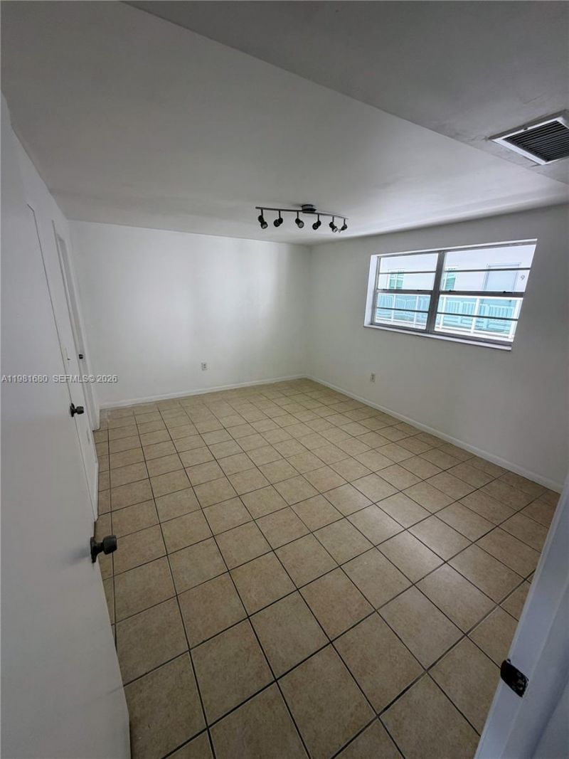 2001 Bay Dr, Unit 204, Miami Beach, FL 33141 Photo