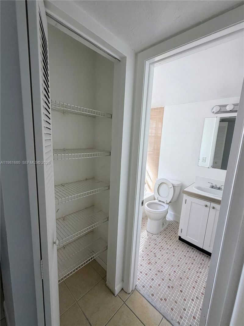 2001 Bay Dr, Unit 204, Miami Beach, FL 33141 Photo