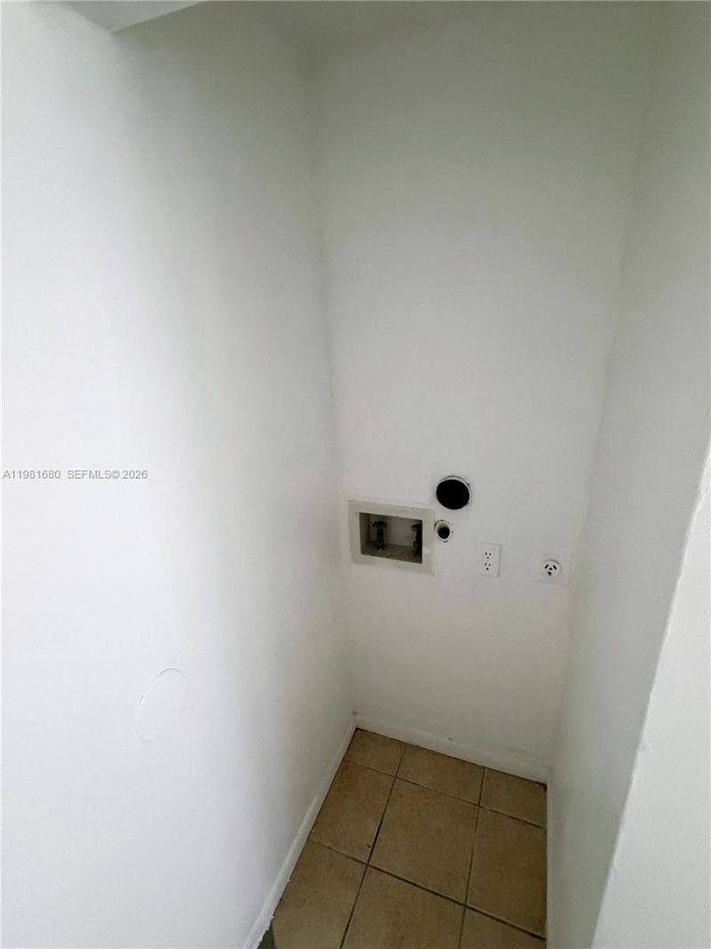 2001 Bay Dr, Unit 204, Miami Beach, FL 33141 Photo