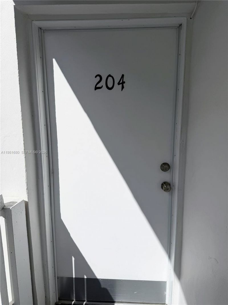 2001 Bay Dr, Unit 204, Miami Beach, FL 33141 Photo