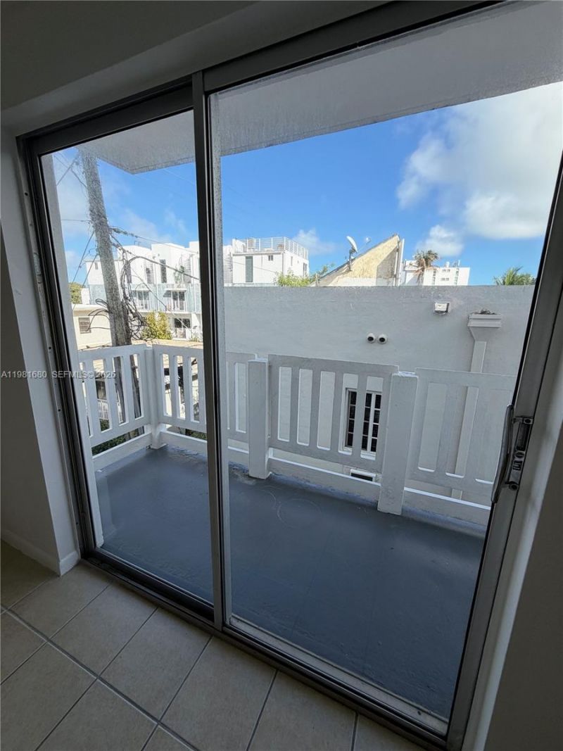 2001 Bay Dr, Unit 204, Miami Beach, FL 33141 Photo