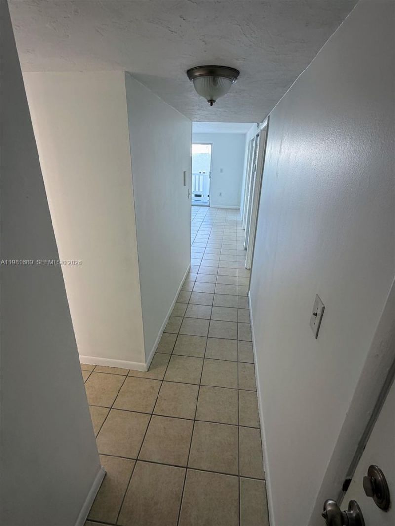 2001 Bay Dr, Unit 204, Miami Beach, FL 33141 Photo