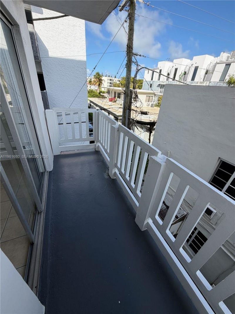 2001 Bay Dr, Unit 204, Miami Beach, FL 33141 Photo