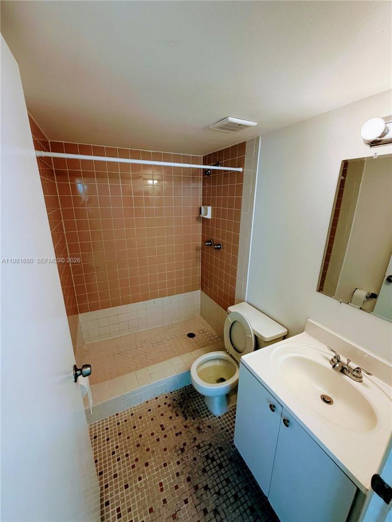 2001 Bay Dr, Unit 204, Miami Beach, FL 33141 Photo