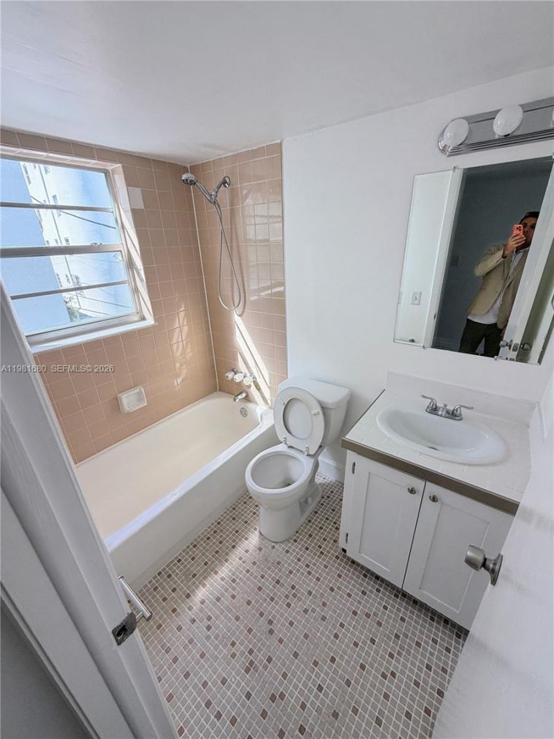 2001 Bay Dr, Unit 204, Miami Beach, FL 33141 Photo