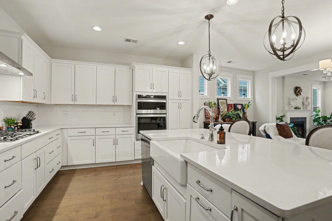 100 Tudor Court Photo 11