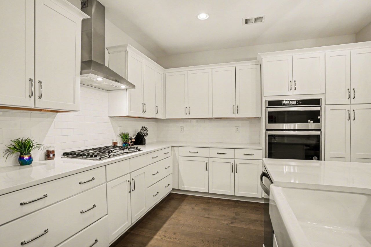 100 Tudor Court Photo 13