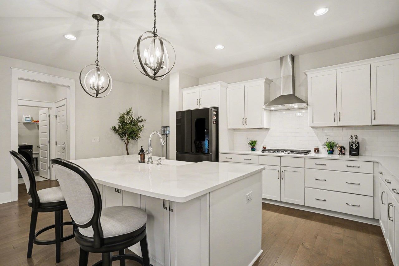 100 Tudor Court Photo 14