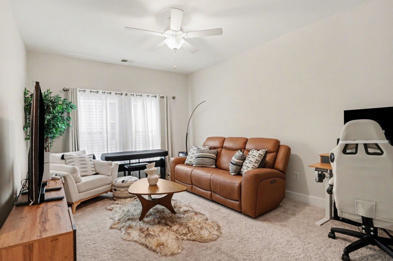 100 Tudor Court Photo 15