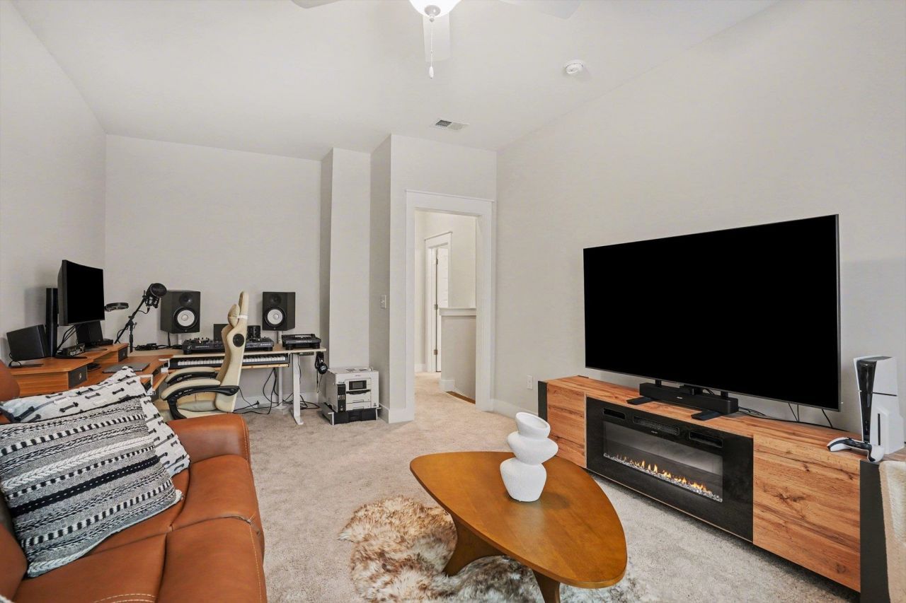 100 Tudor Court Photo 16