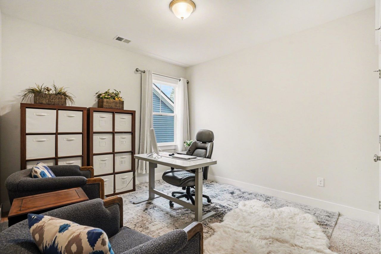 100 Tudor Court Photo 17