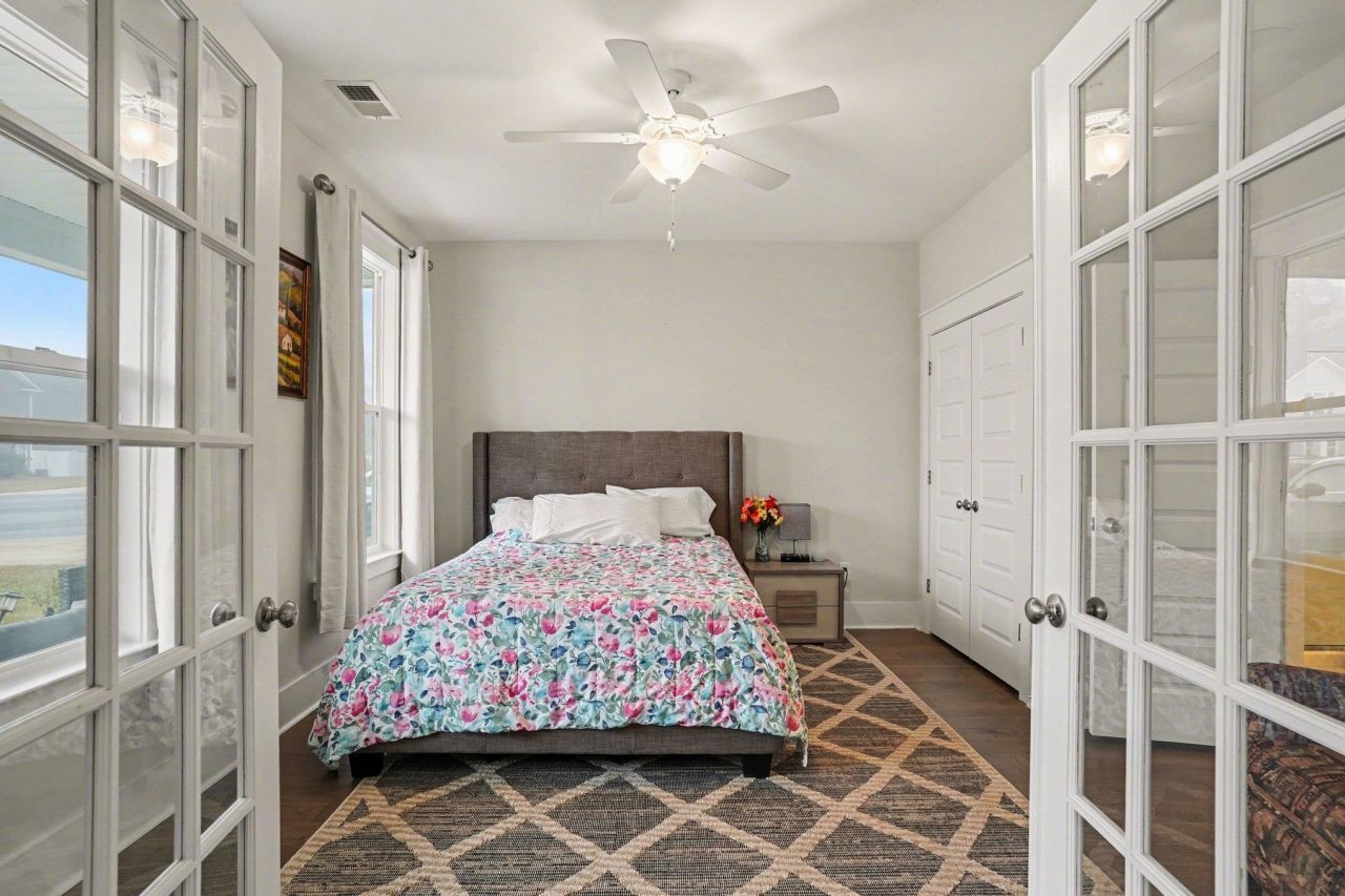 100 Tudor Court Photo 25