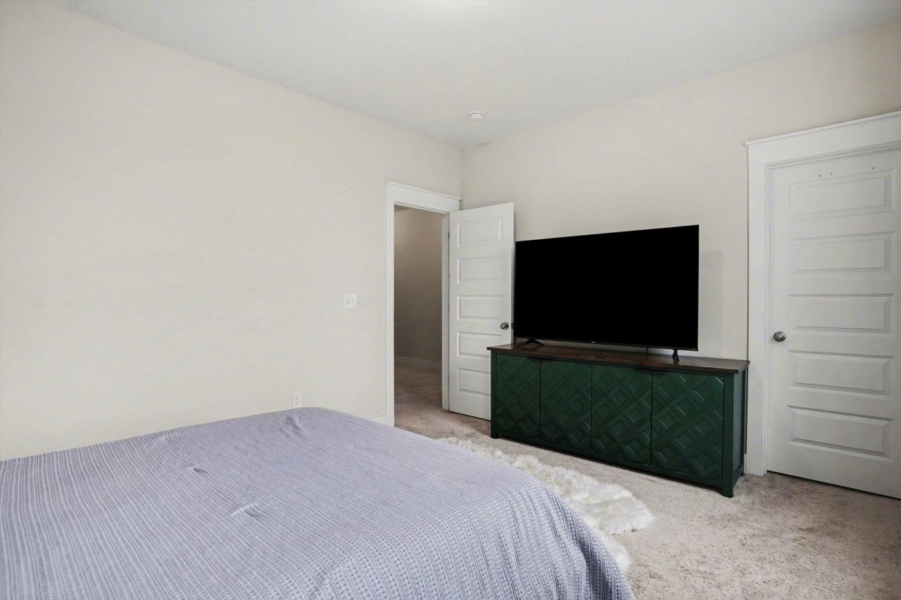 100 Tudor Court Photo 29