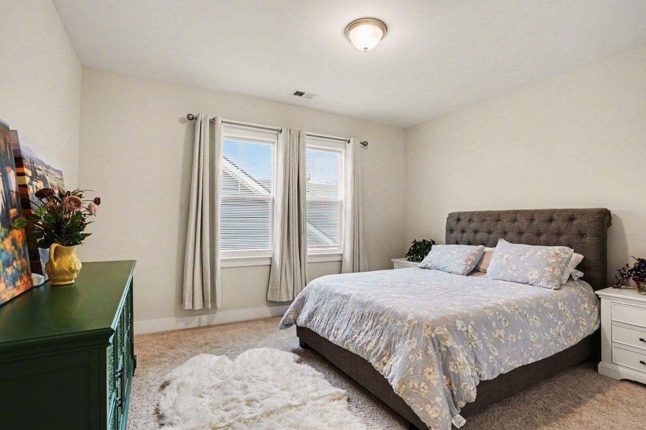 100 Tudor Court Photo 30